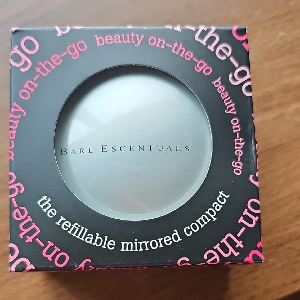 NIB Bare Escentuals Bare Minerals Silver Refillable Compact Beauty On The Go